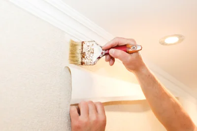 Pose de papier peint à Montmahoux — revêtements muraux et toiles de verre